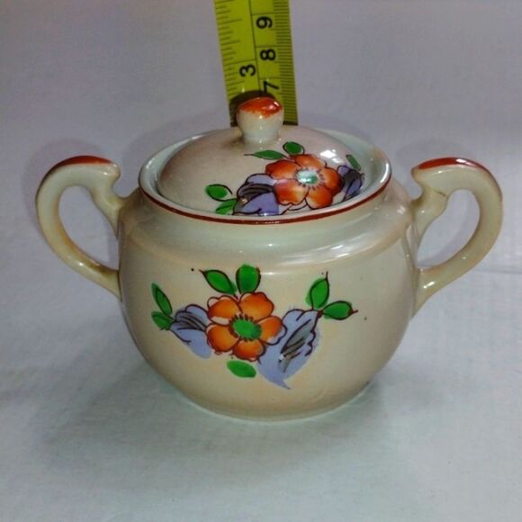 Small Sugar Bowl w/ Lid Cream Coloured Floral Pattern Two Handles Made in Japan - Picture 8 of 8